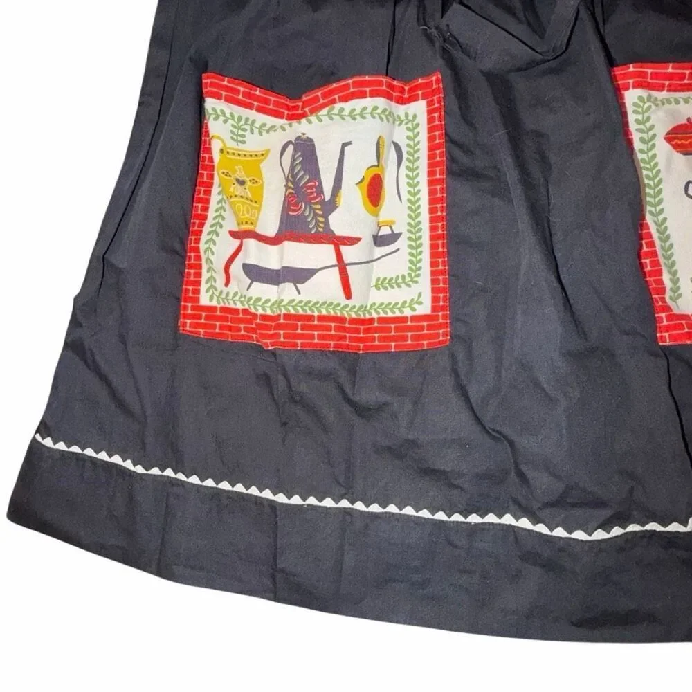 Vintage cottage core black apron w cast iron vessel pockets tie around waist